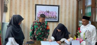 Kepala MA Darul Ulum Banda Aceh, Mariani, S.Ag. Menerima Kunjungan Sertu. Marhalim Barbinsa Kuta Alam untuk Penandatanganan Perjanjian Kerjasama