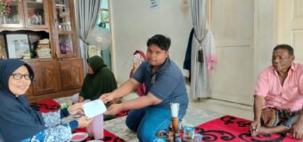 Ibunda Murid Kelas XI IPA 1 MA Darul Ulum Banda Aceh Meninggal Dunia, Wali Kelas dan Siswa Lakukan Kunjungan ke Rumah Duka dan Memberikan Sumbangan