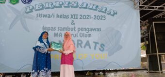 Tiga Tahun Menjadi Pengawas di MA Darul Ulum Banda Aceh Pihak Madrasah Mengucapkan Terima Kasih Kepada Dra. Fitria Marzuki