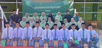 Pembagian Rapor dan Apresiasi Penghargaan di Madrasah Aliyah Darul Ulum Banda Aceh