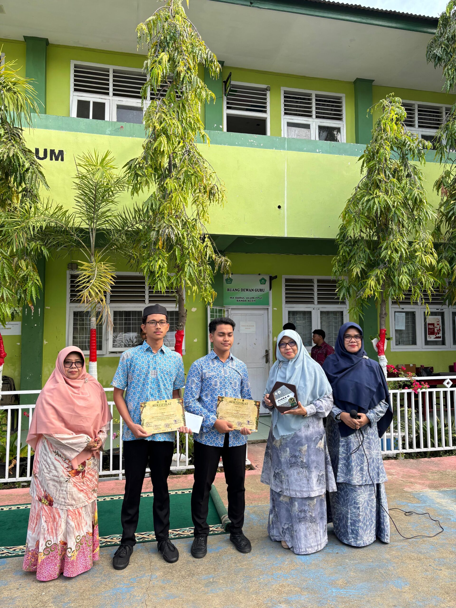 MA Darul Ulum Banda Aceh Beri Apresiasi kepada Siswa Juara 3 KTI di Event RIAB FAIR